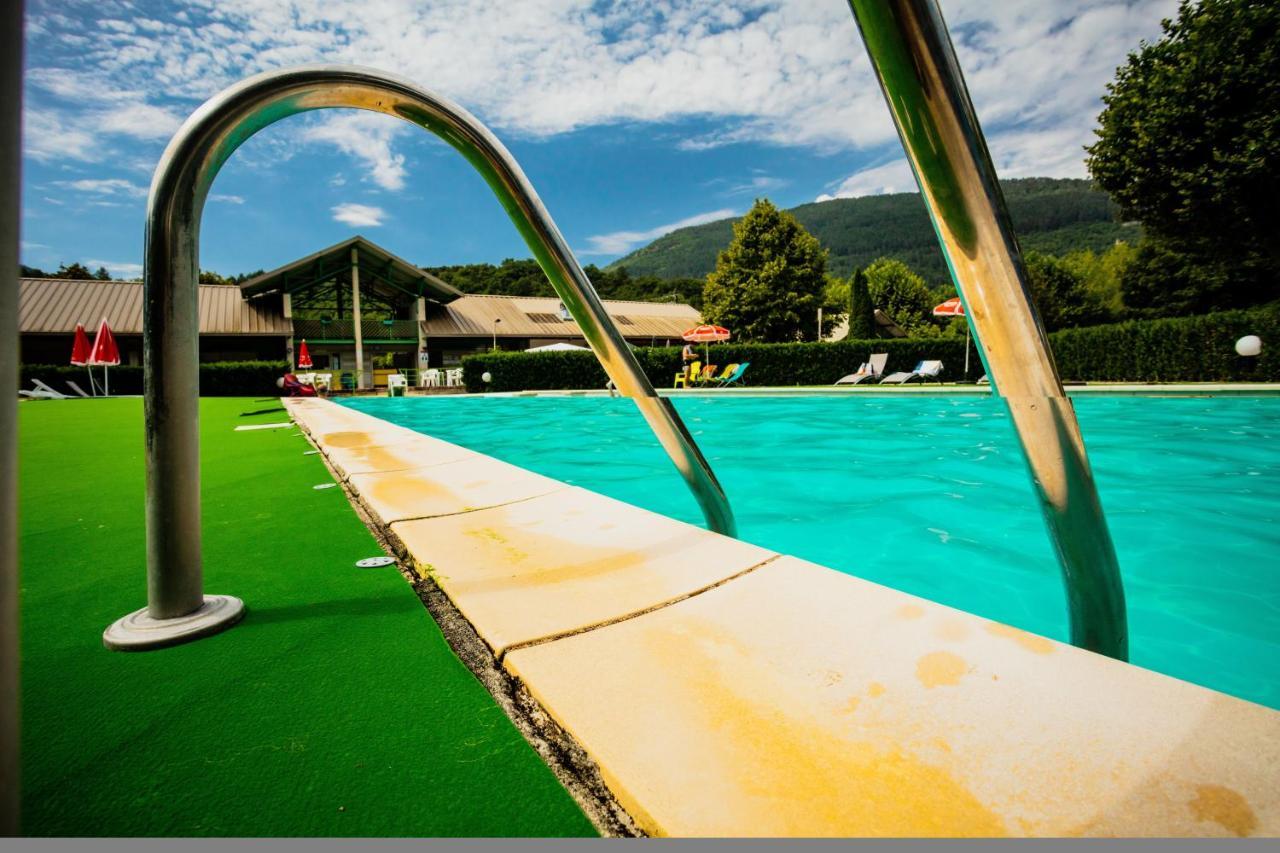 Camping Le Pre Morjal Ispagnac Exterior photo