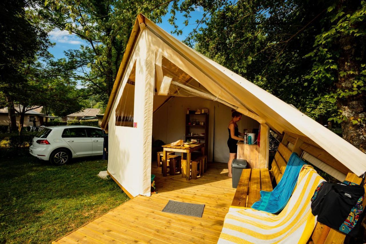 Camping Le Pre Morjal Ispagnac Exterior photo